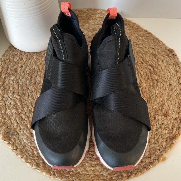 Sorel Kinetic high top water resistant sneakers-size 7-black/white/salmon - Picture 3 of 12
